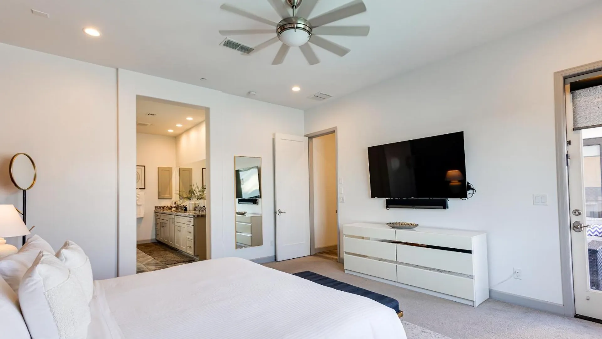Desert Sky Luxury Pool & Spa Walk To Old Town! سكوتسدايل بيت للعطل