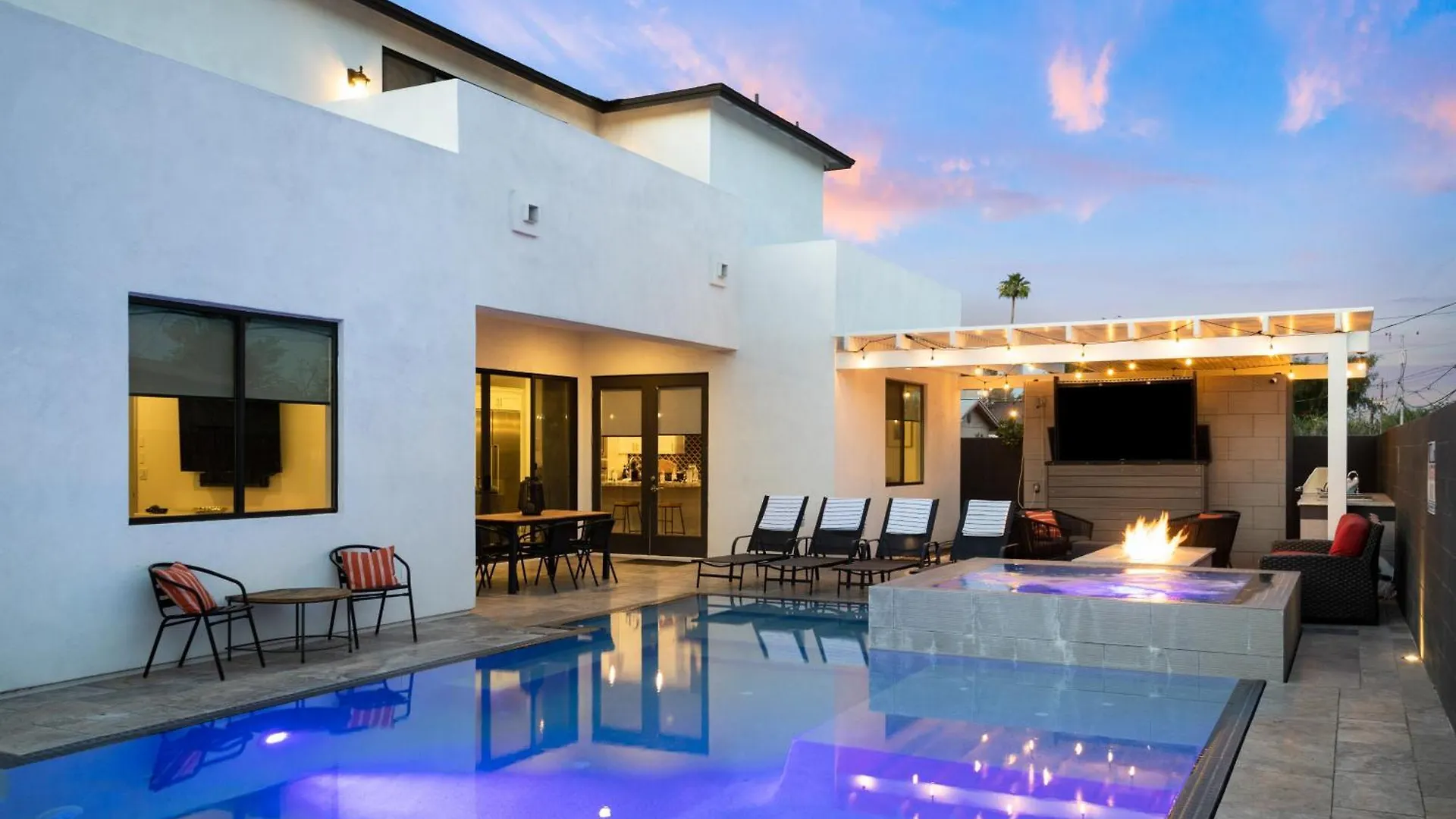 Desert Sky Luxury Pool & Spa Walk To Old Town! Scottsdale Holiday home